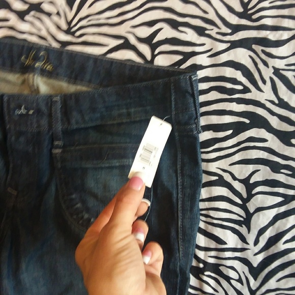 Old Navy woman's jeans size 8 - Picture 2 of 4